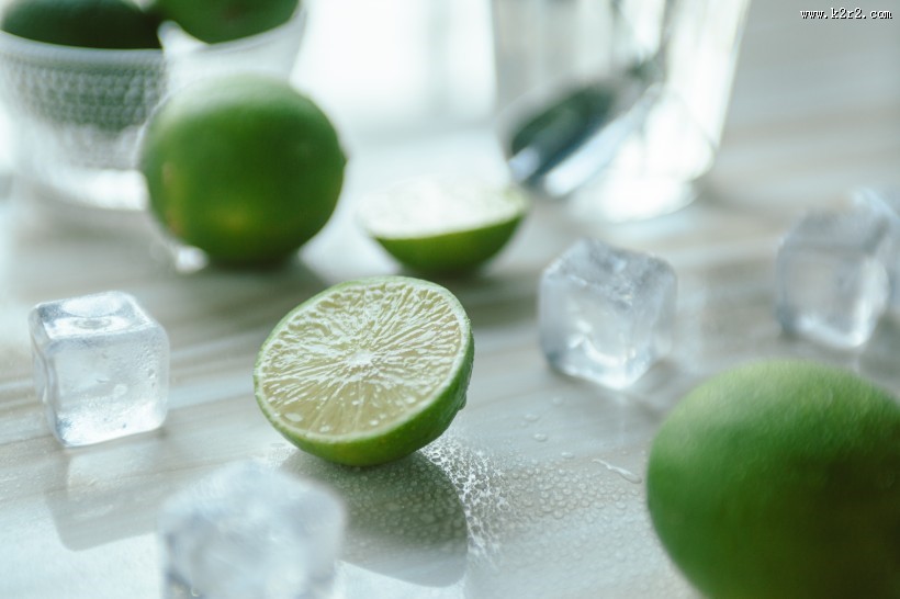 清凉的夏日柠檬图片