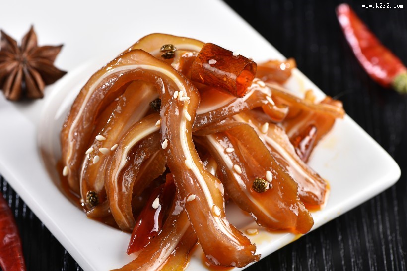 好吃的凉拌麻辣耳丝图片