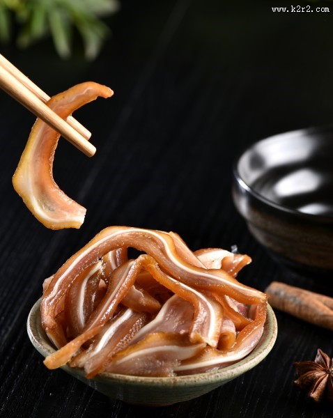 好吃的凉拌麻辣耳丝图片