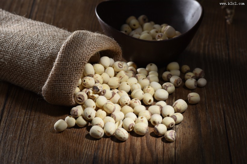 白色的莲子图片
