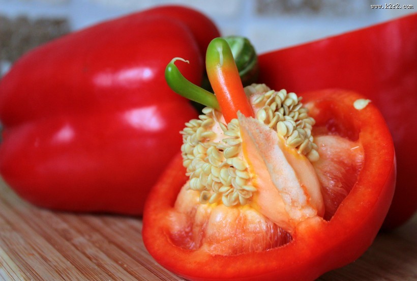 切开的辣椒图片