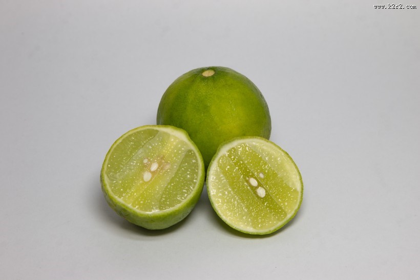 切开的柠檬图片