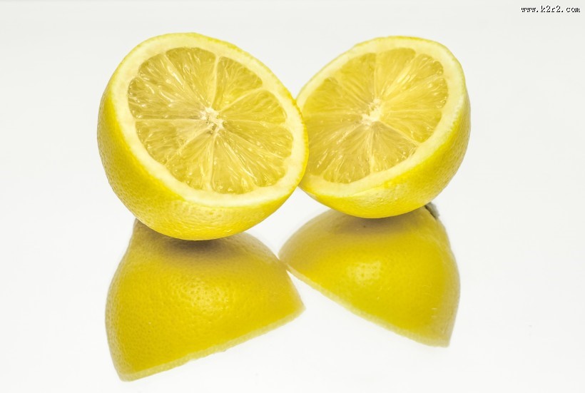 切开的柠檬图片