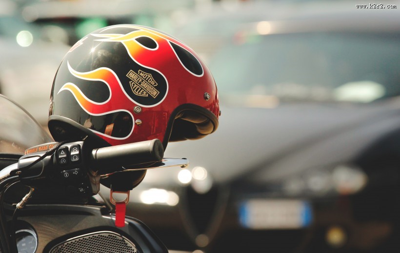 帅气的摩托车头盔图片