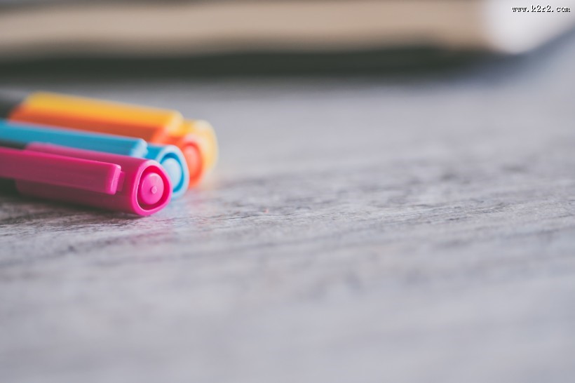 五颜六色的水彩笔图片大全