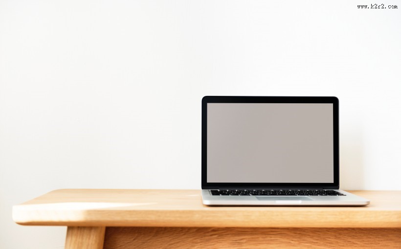 桌子上的苹果笔记本图片