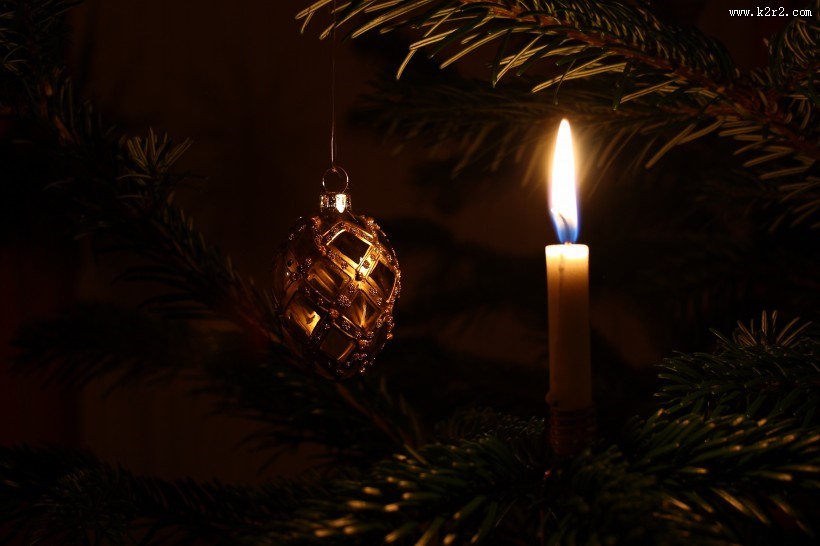 点燃的蜡烛图片