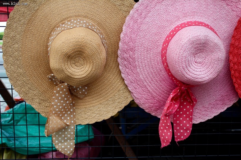 夏季出游必备的遮阳草帽图片