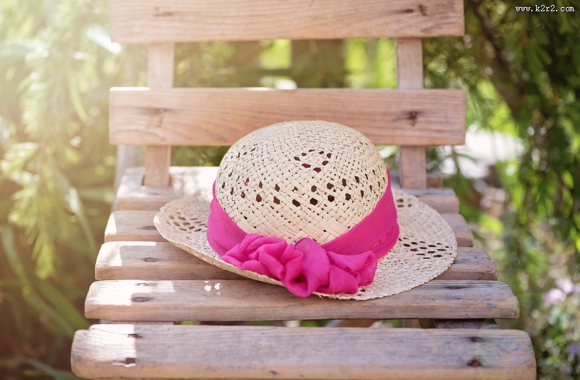 夏季出游必备的遮阳草帽图片