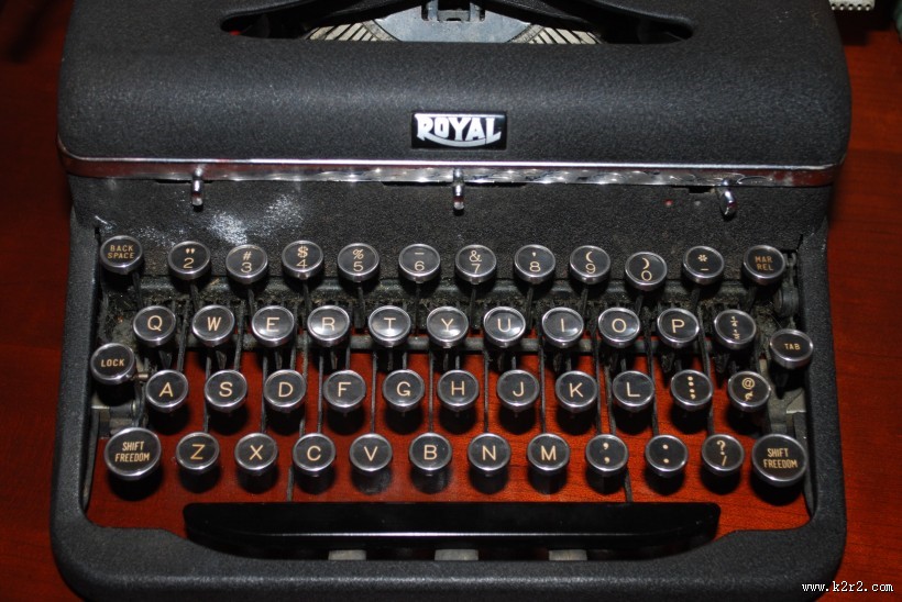 老式打字机高清图片