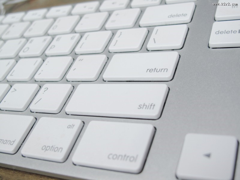 白色的电脑键盘图片
