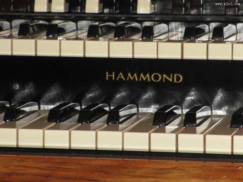 钢琴的黑白键盘图片