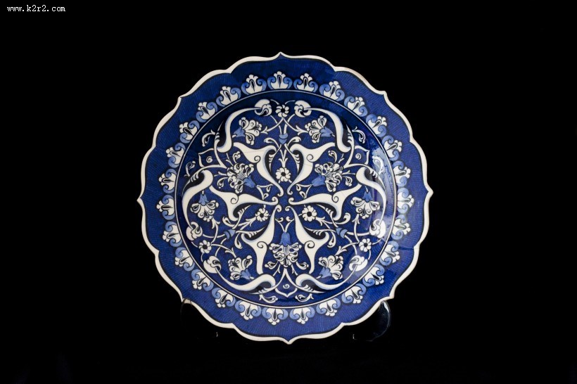 精美的瓷器盘子图片