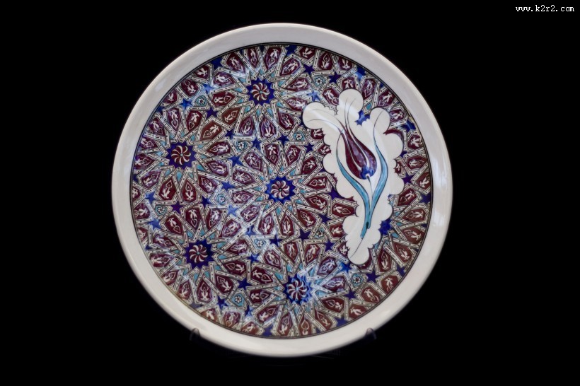 精美的瓷器盘子图片