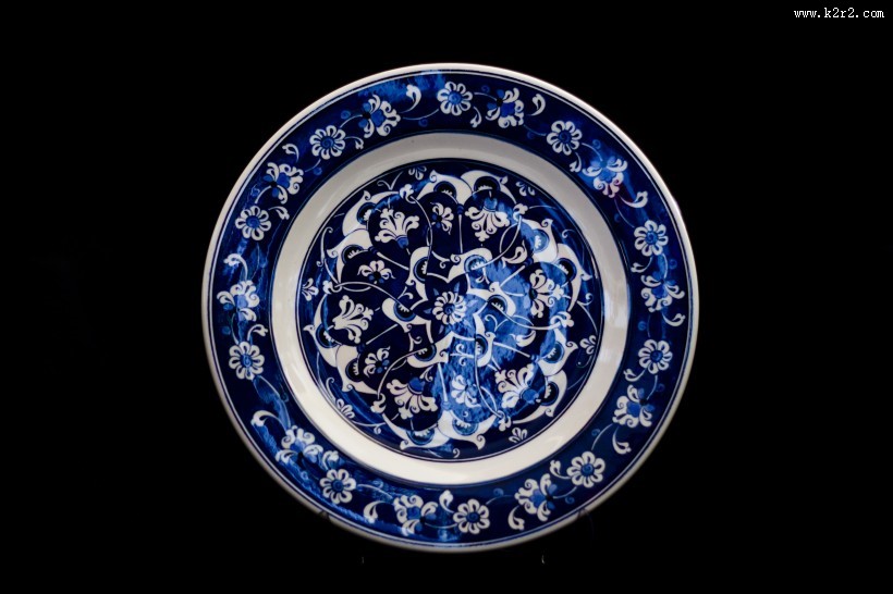 精美的瓷器盘子图片