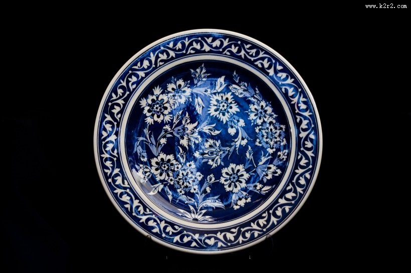 精美的瓷器盘子图片