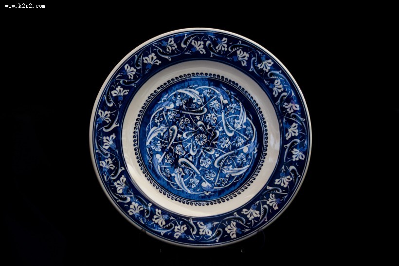 精美的瓷器盘子图片