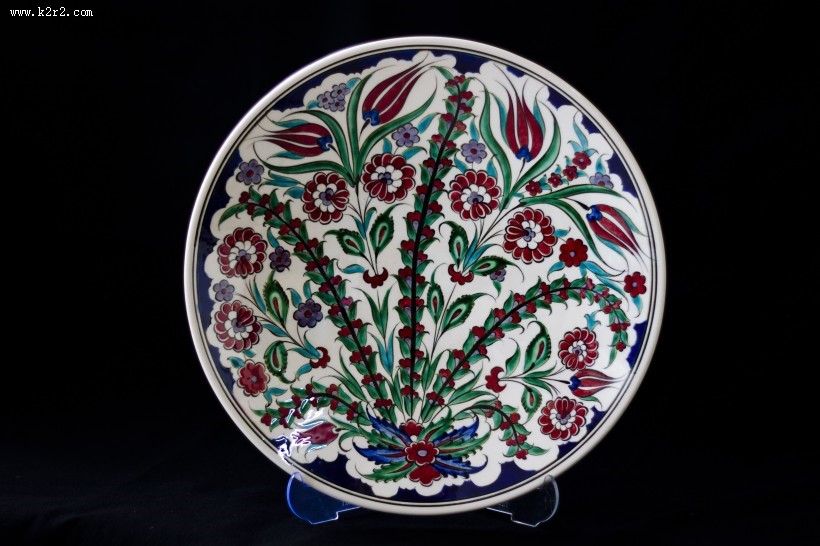 精美的瓷器盘子图片