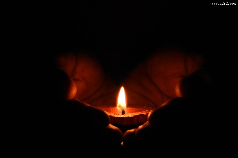 燃烧的蜡烛图片