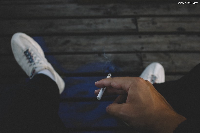 燃烧的香烟图片