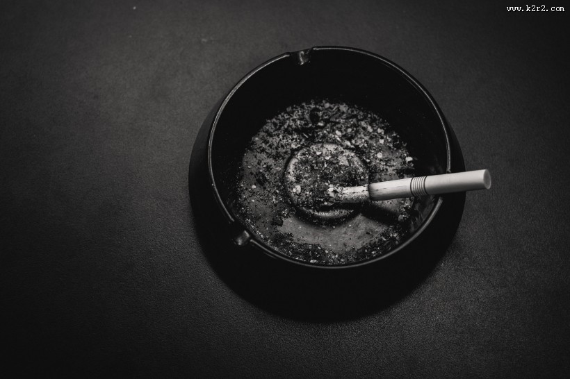 点着的香烟图片大全