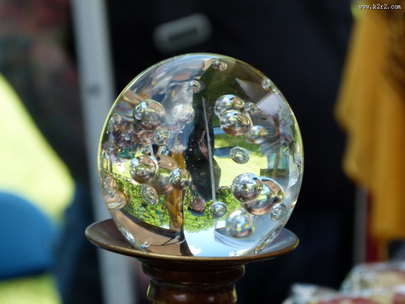 光滑透明的水晶球图片