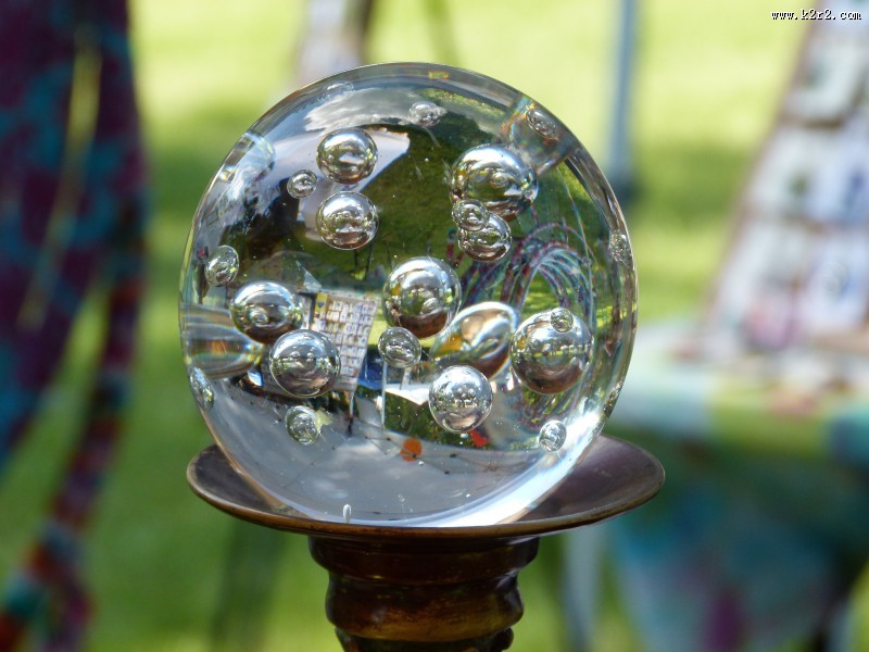 光滑透明的水晶球图片