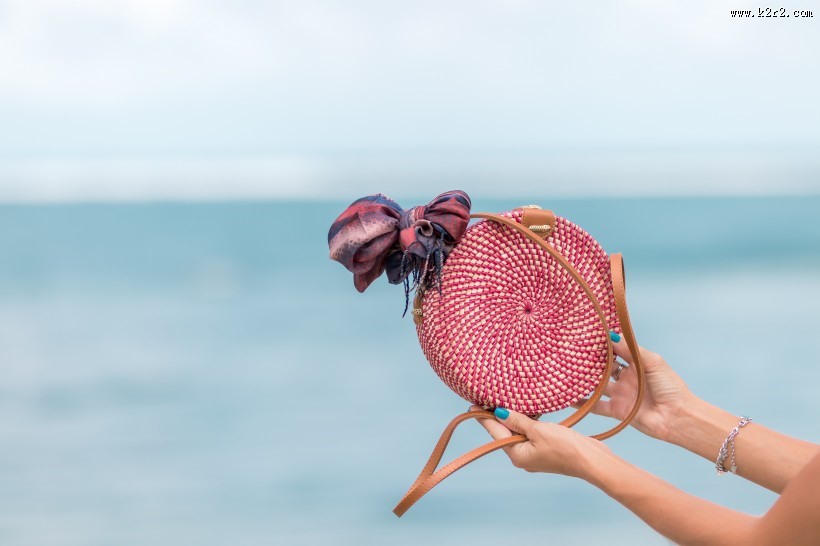 圆形编织度假风女包图片