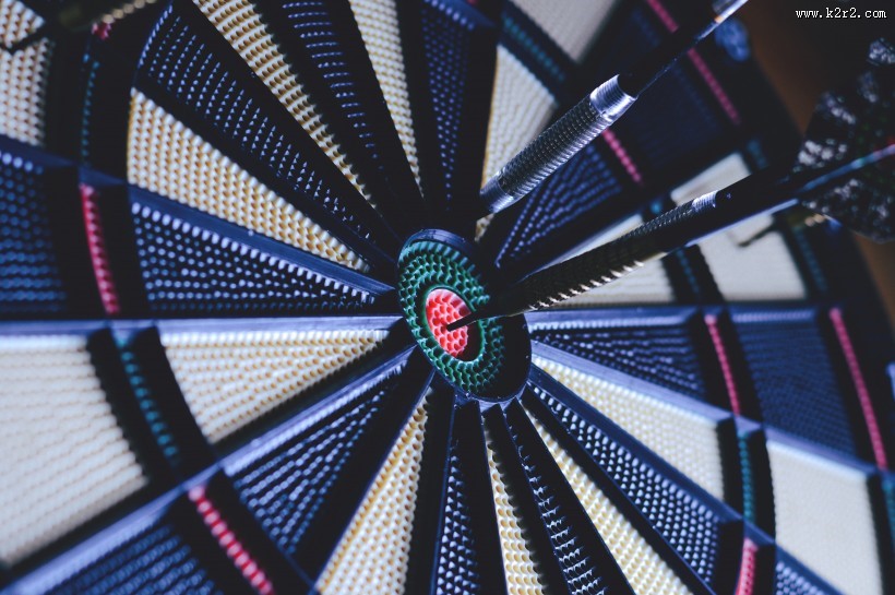 飞镖与飞镖盘图片