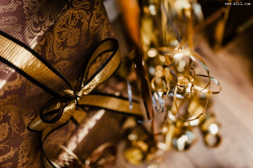 新年派对上的装饰和酒水图片