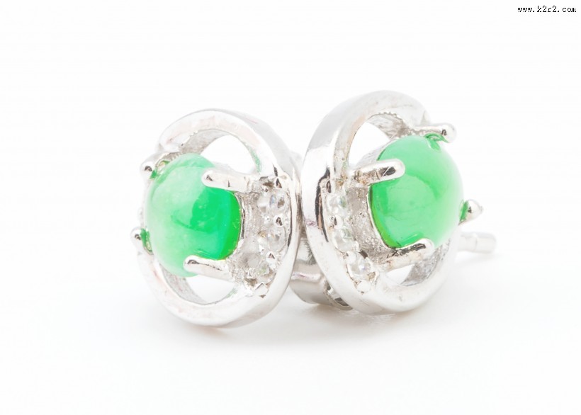 精美的玉石耳钉图片