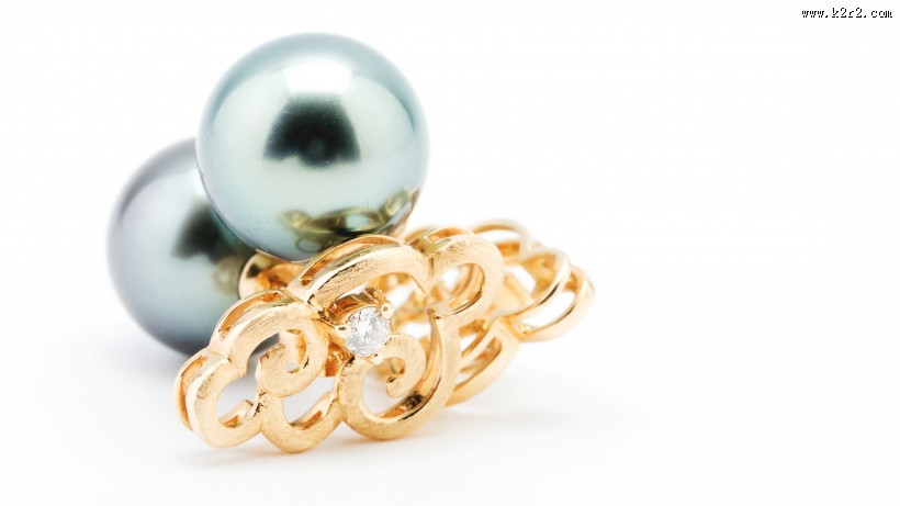 精美的玉石耳钉图片