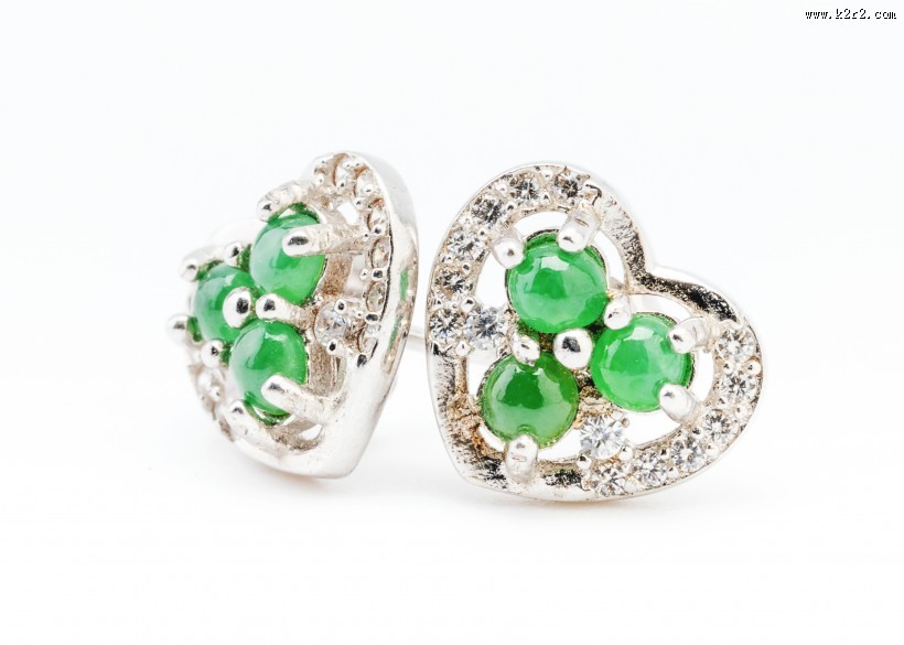 精美的玉石耳钉图片