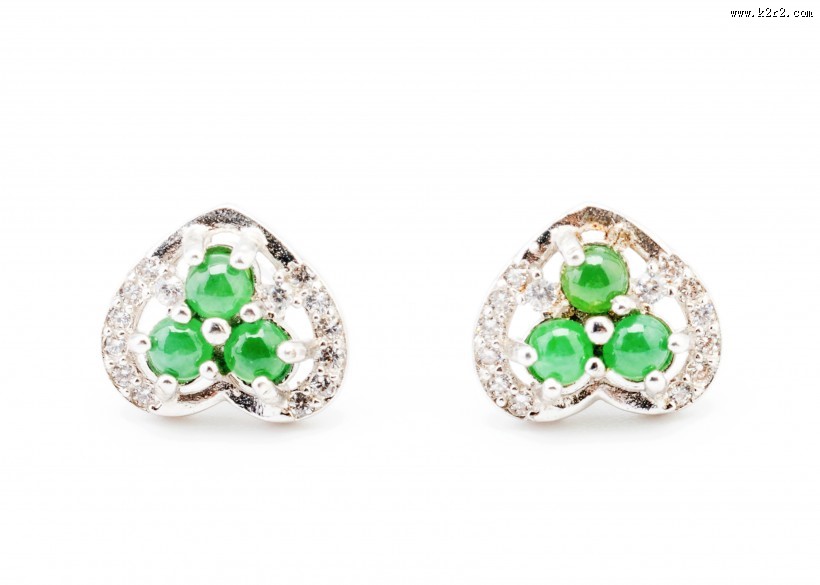 精美的玉石耳钉图片