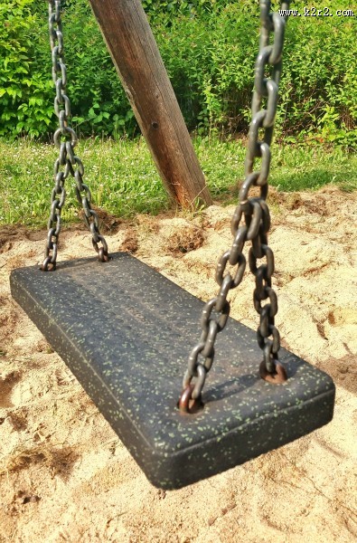 童年里的秋千图片