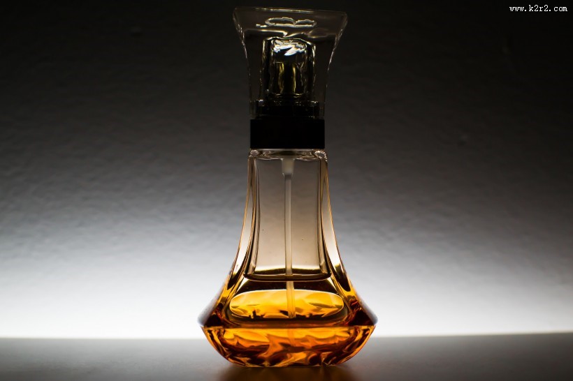 设计精美的香水瓶图片