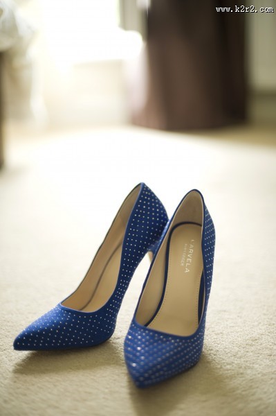 一双优雅的高跟鞋图片