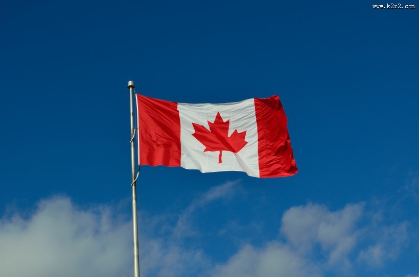 飘扬的加拿大国旗图片