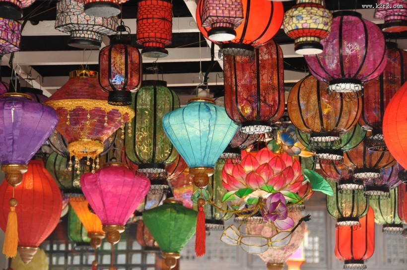 五颜六色的花灯图片