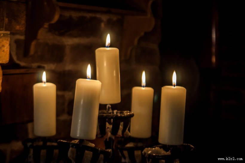 点燃的蜡烛图片大全