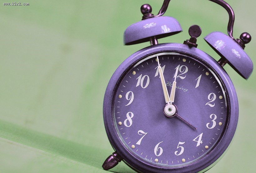 精致小巧的闹钟图片大全