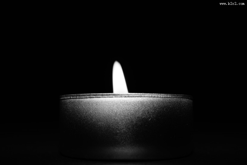 正在燃烧的蜡烛图片
