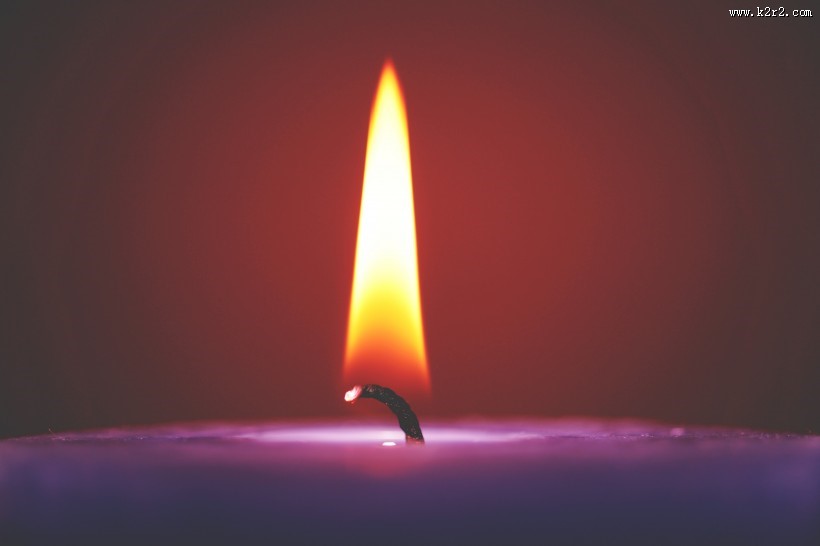 正在燃烧的蜡烛图片