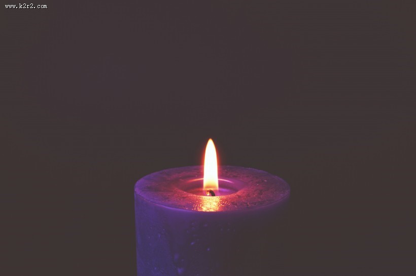 正在燃烧的蜡烛图片