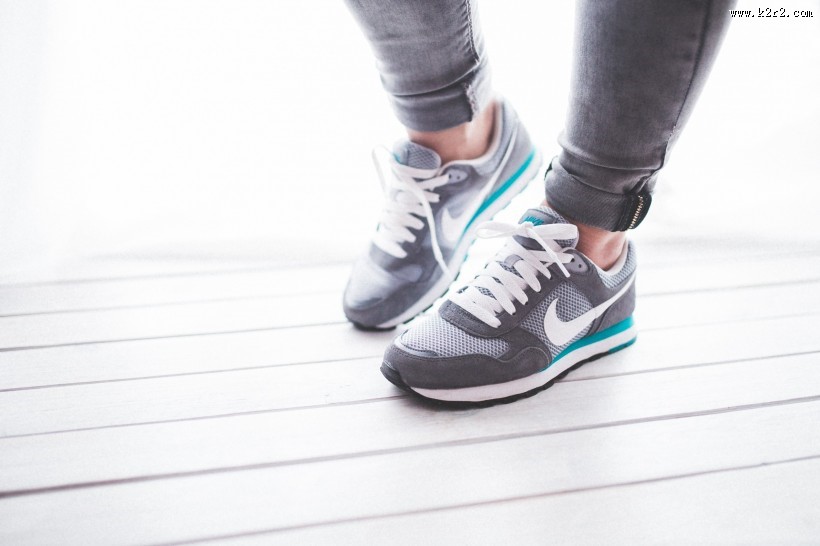 耐克品牌的运动鞋图片