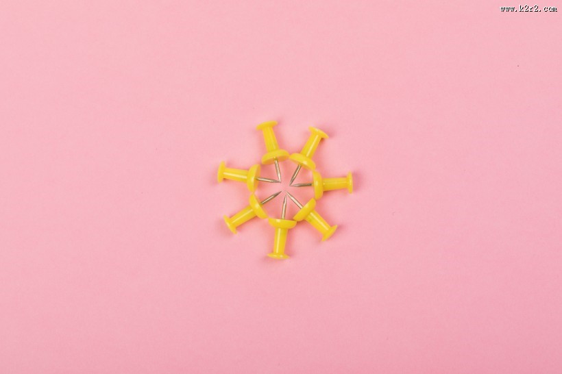 五颜六色的图钉图片