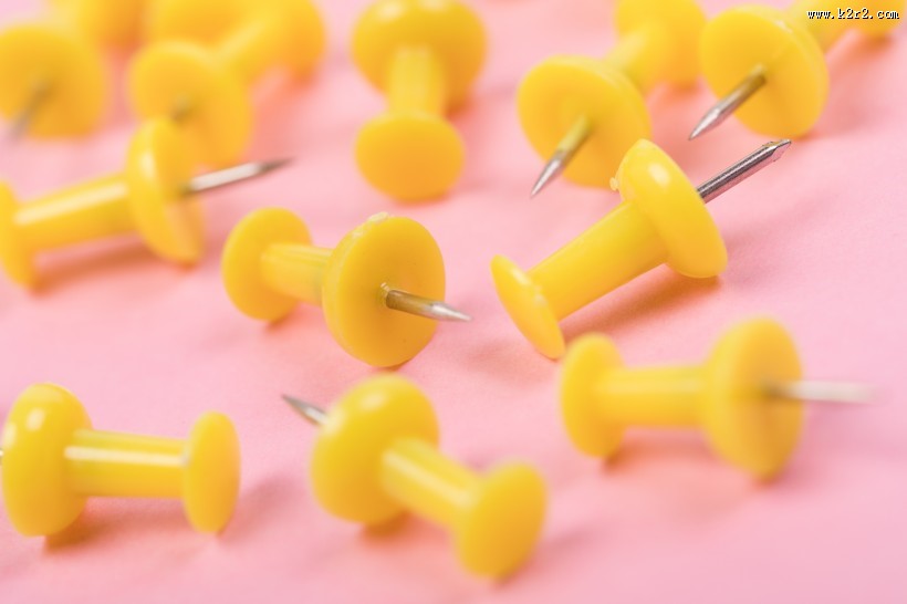 五颜六色的图钉图片