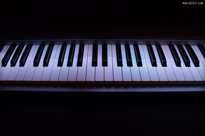 钢琴键盘图片