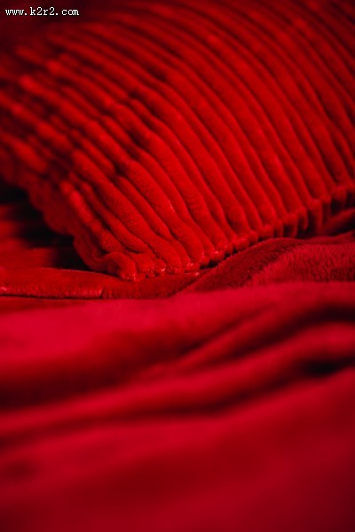 浪漫的红色床单图片