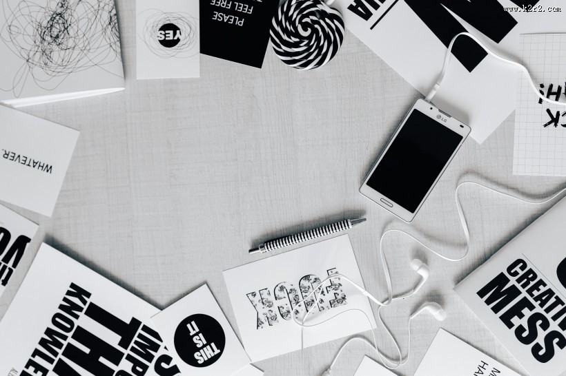 黑白色调的物件摆放图片